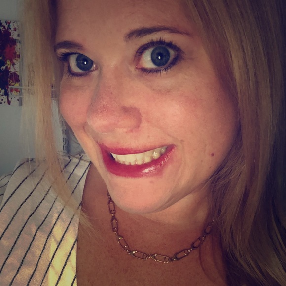 Meet your Posher, Nicole. Make me an offer! - Picture 1 of 1